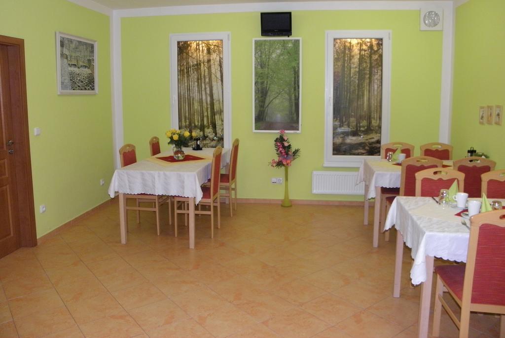 Hotel & Motorest V Udoli Zlateho Potoka Blsany Exterior foto